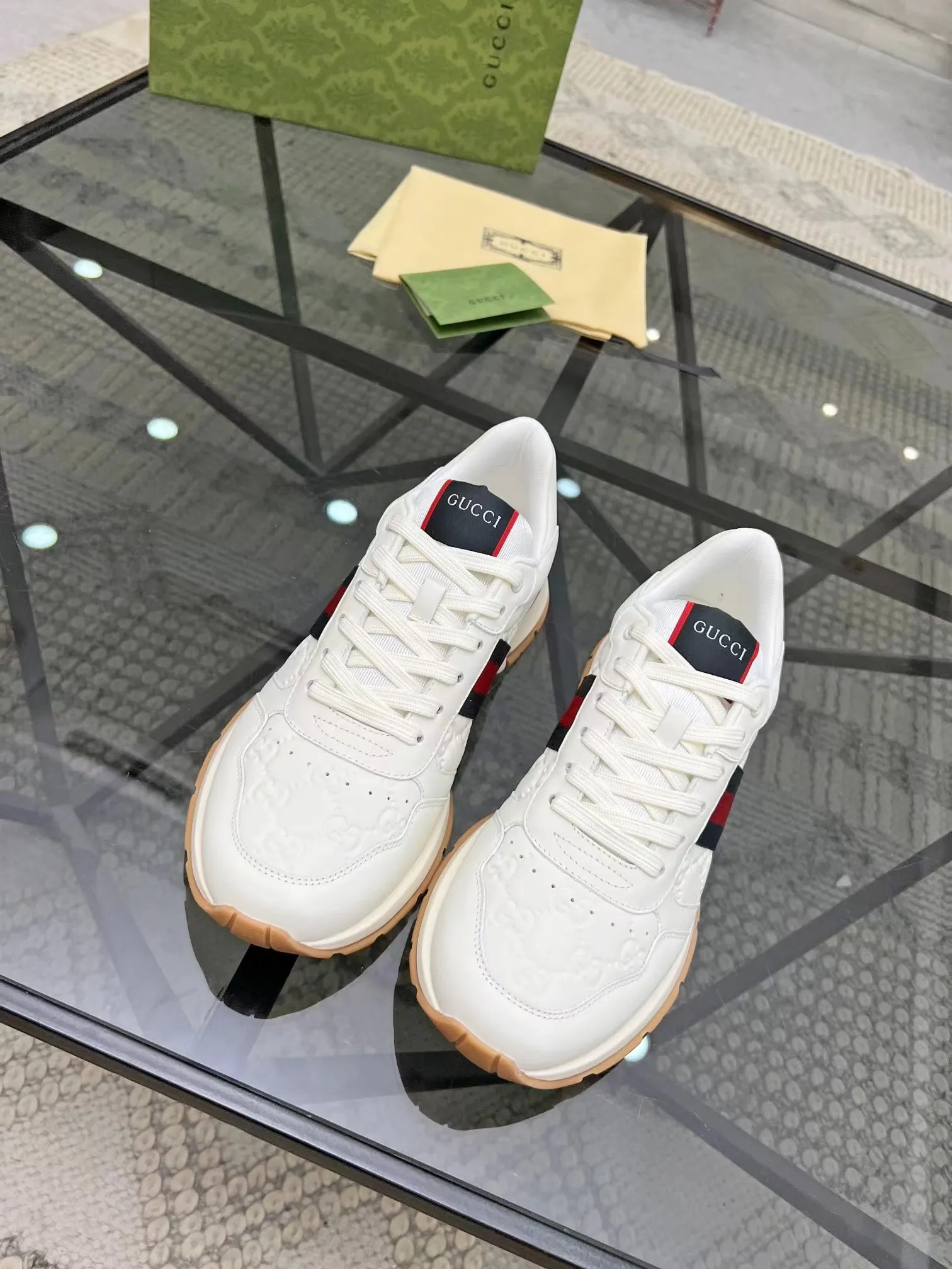 Factory price: 480💰New men's shoes GUCCI [Lightning] latest shoes shipped. Original quality, fashionable, made of special materials, sheepskin lining, brand new packaging. The foot feels super comfortable and the workmanship is impeccable. Size: 38-44, customized 45